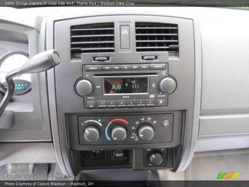 Flame Red / Medium Slate Gray 2006 Dodge Dakota ST Club Cab 4x4