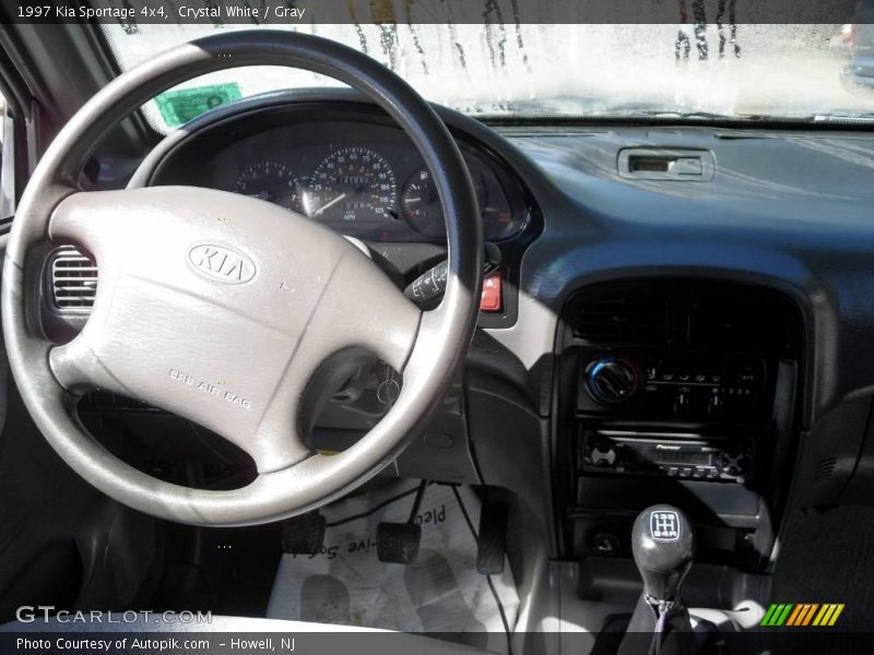 Crystal White / Gray 1997 Kia Sportage 4x4