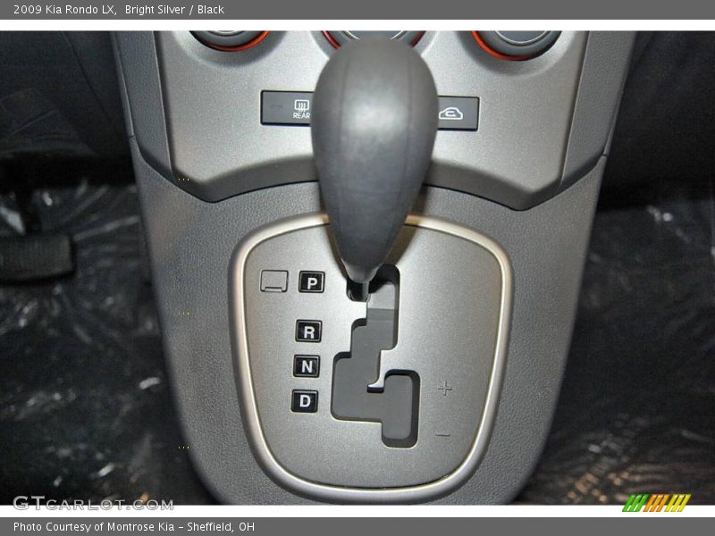 Bright Silver / Black 2009 Kia Rondo LX