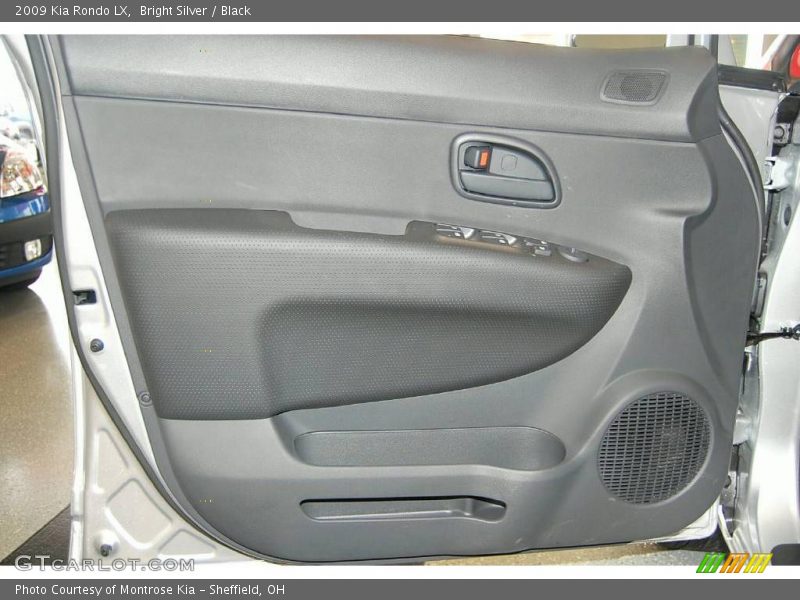 Bright Silver / Black 2009 Kia Rondo LX