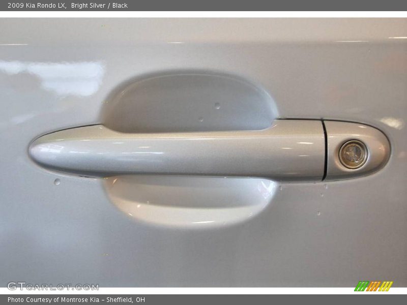 Bright Silver / Black 2009 Kia Rondo LX