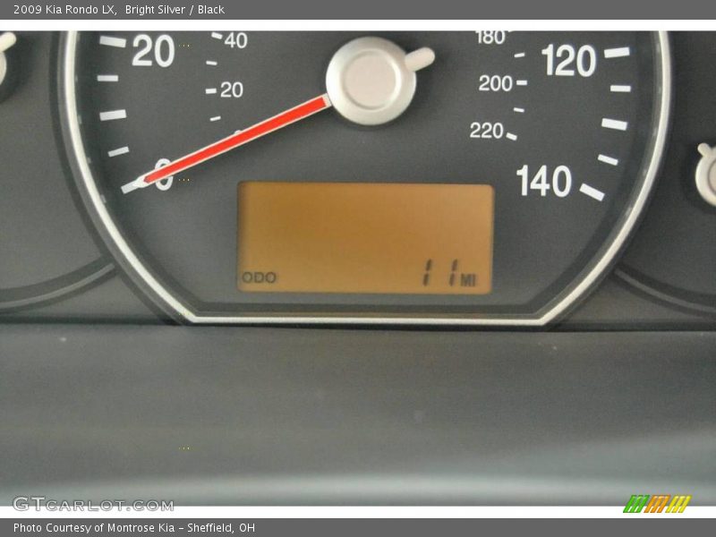 Bright Silver / Black 2009 Kia Rondo LX