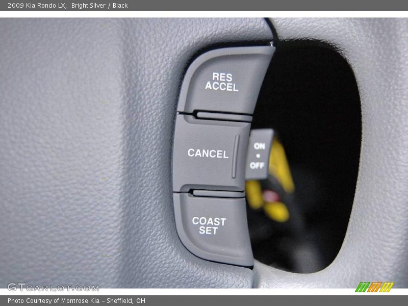 Bright Silver / Black 2009 Kia Rondo LX