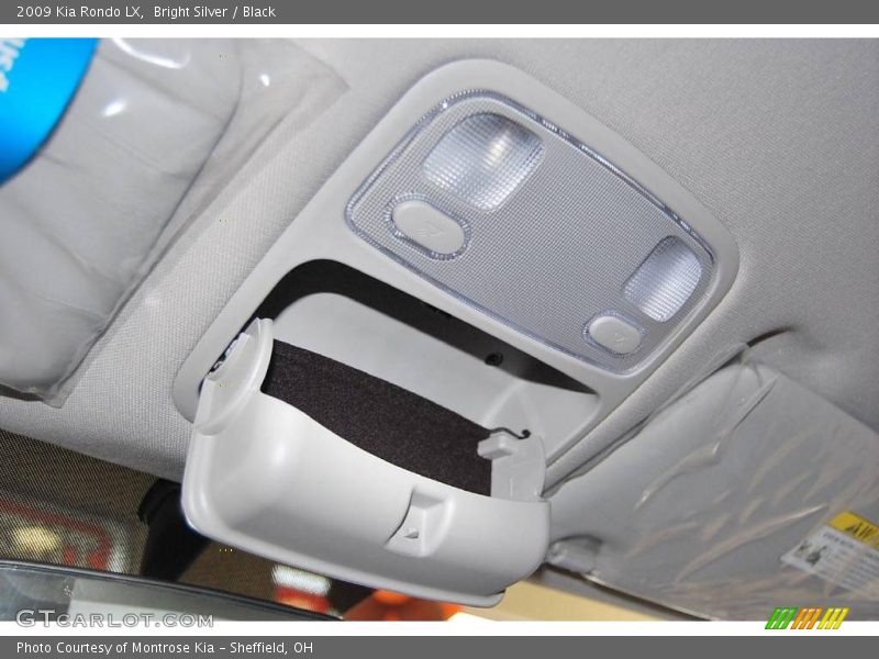 Bright Silver / Black 2009 Kia Rondo LX