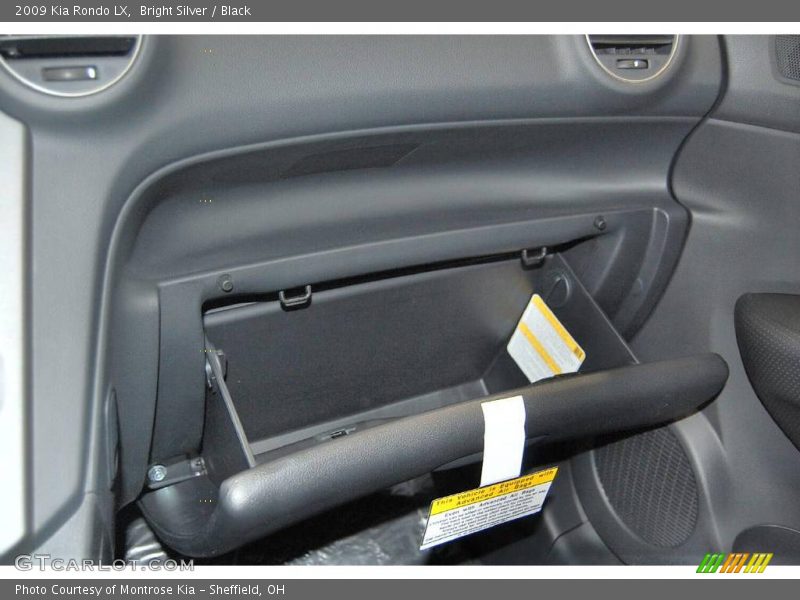 Bright Silver / Black 2009 Kia Rondo LX