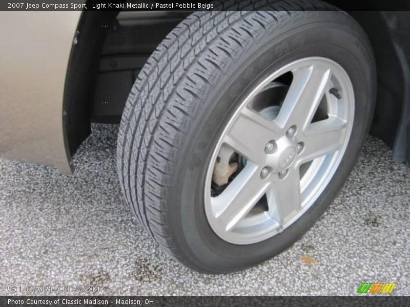 Light Khaki Metallic / Pastel Pebble Beige 2007 Jeep Compass Sport