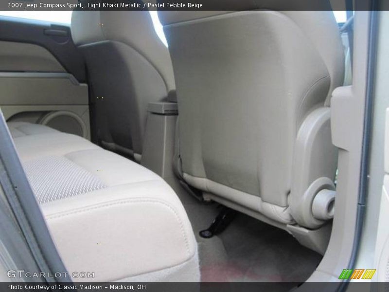 Light Khaki Metallic / Pastel Pebble Beige 2007 Jeep Compass Sport