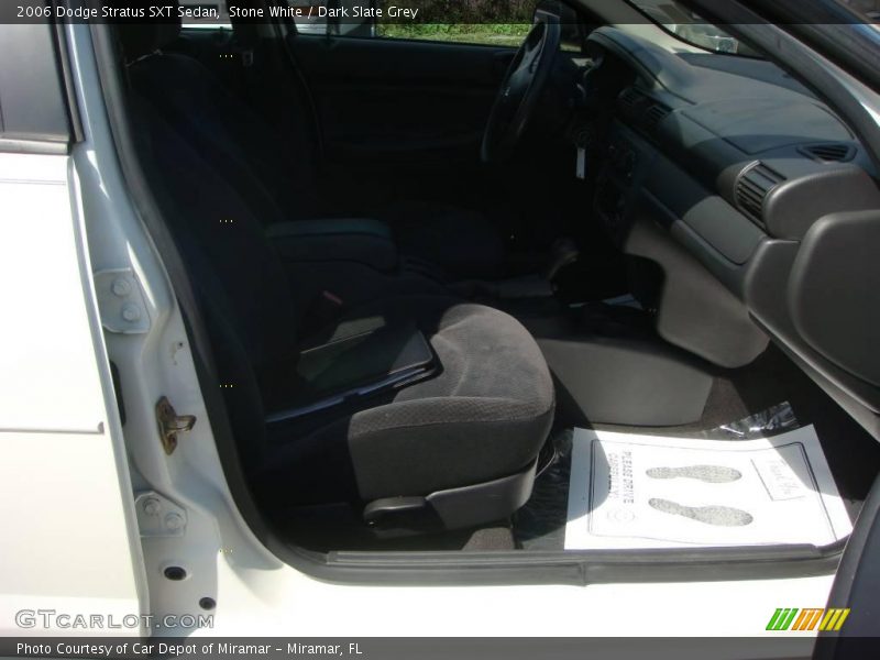 Stone White / Dark Slate Grey 2006 Dodge Stratus SXT Sedan