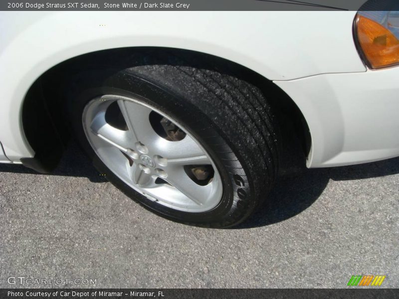 Stone White / Dark Slate Grey 2006 Dodge Stratus SXT Sedan