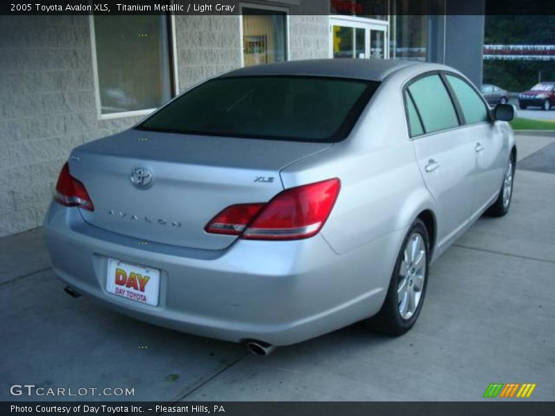 Titanium Metallic / Light Gray 2005 Toyota Avalon XLS