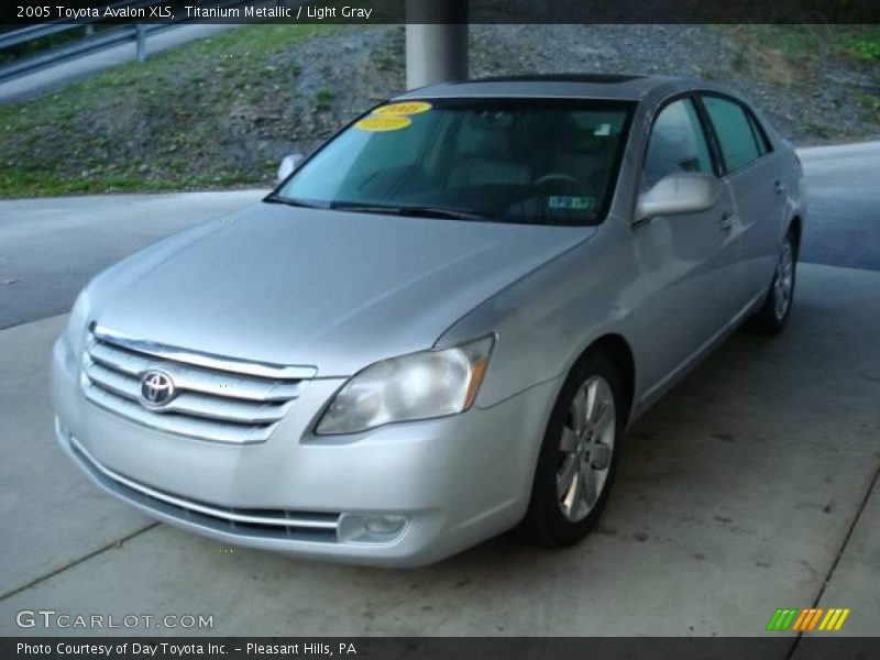 Titanium Metallic / Light Gray 2005 Toyota Avalon XLS