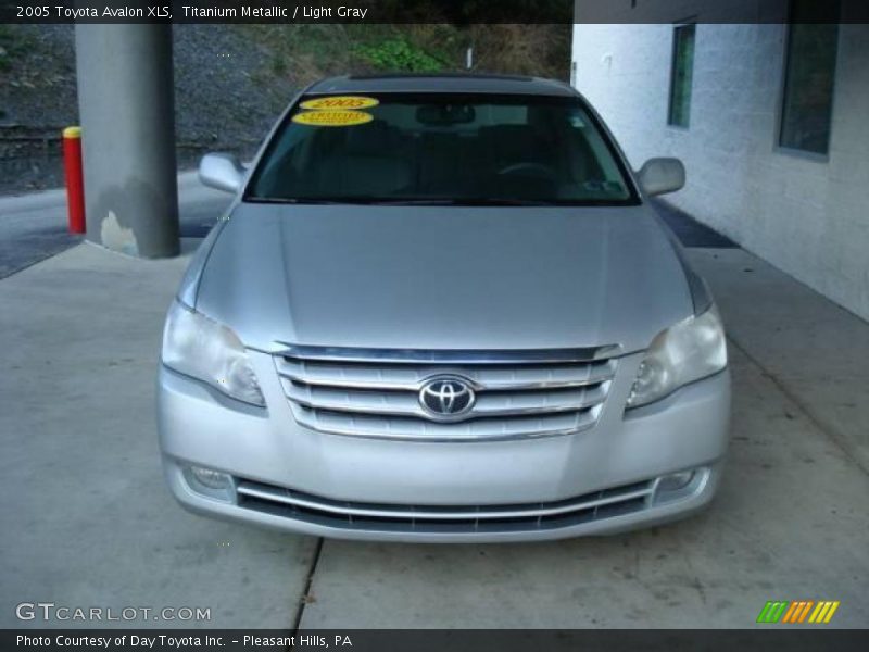 Titanium Metallic / Light Gray 2005 Toyota Avalon XLS