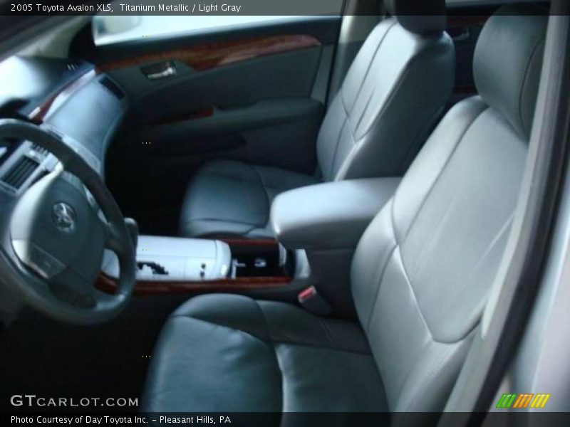 Titanium Metallic / Light Gray 2005 Toyota Avalon XLS