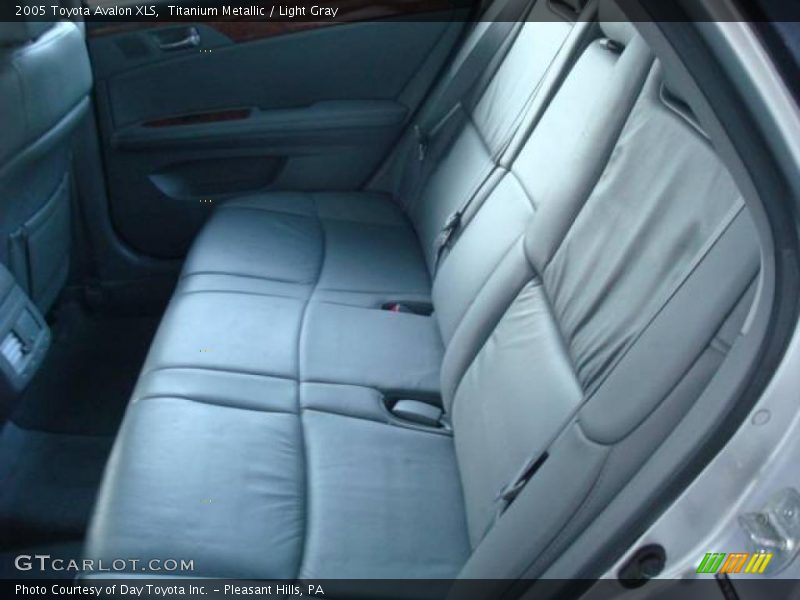 Titanium Metallic / Light Gray 2005 Toyota Avalon XLS