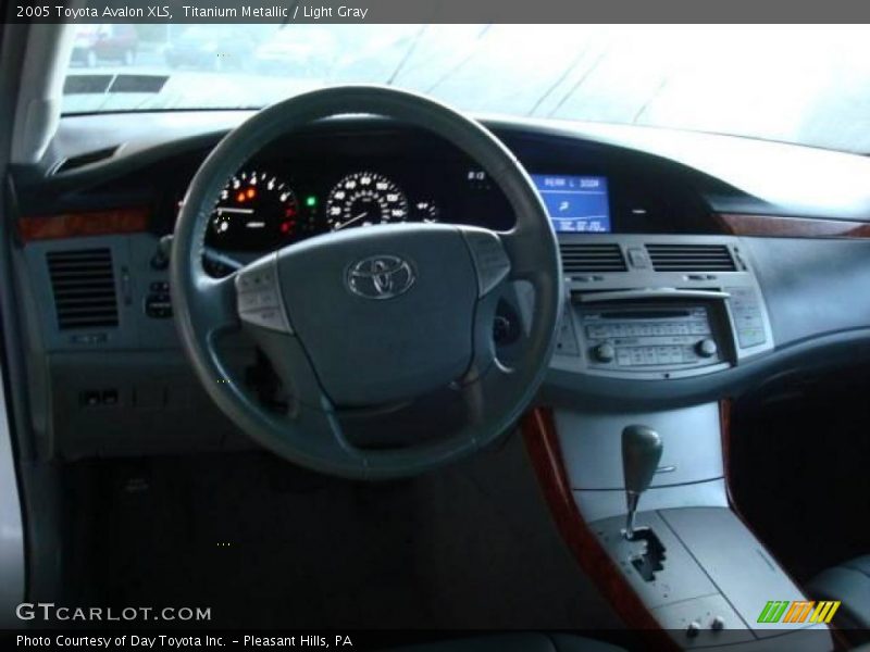 Titanium Metallic / Light Gray 2005 Toyota Avalon XLS