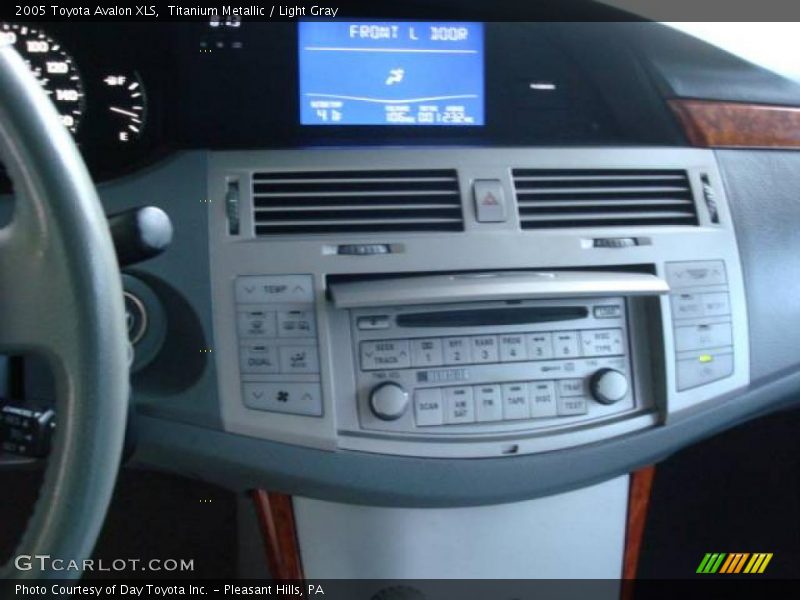 Titanium Metallic / Light Gray 2005 Toyota Avalon XLS