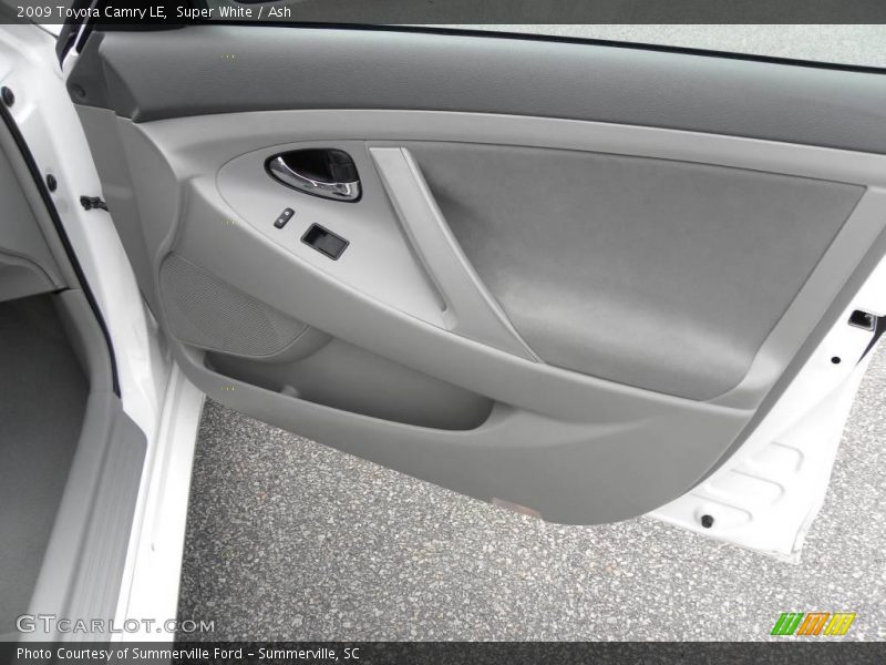 Super White / Ash 2009 Toyota Camry LE