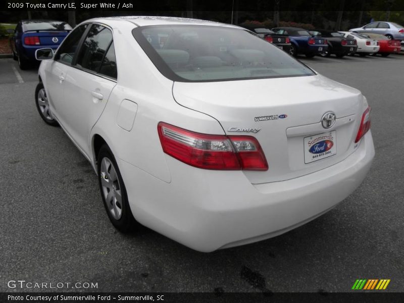 Super White / Ash 2009 Toyota Camry LE