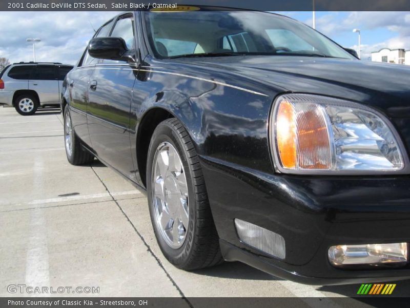 Sable Black / Oatmeal 2001 Cadillac DeVille DTS Sedan