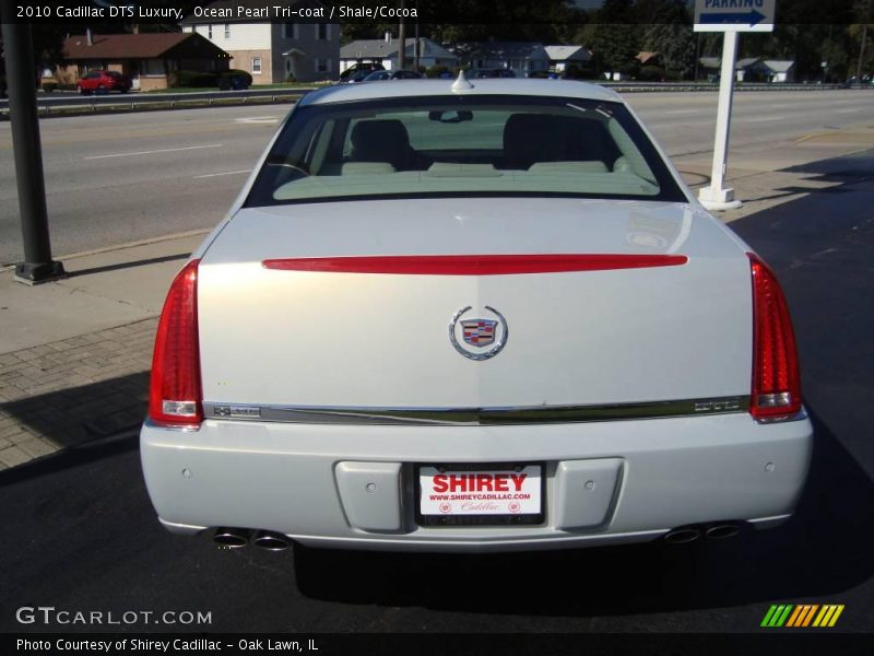 Ocean Pearl Tri-coat / Shale/Cocoa 2010 Cadillac DTS Luxury
