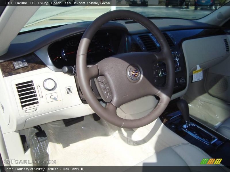 Ocean Pearl Tri-coat / Shale/Cocoa 2010 Cadillac DTS Luxury