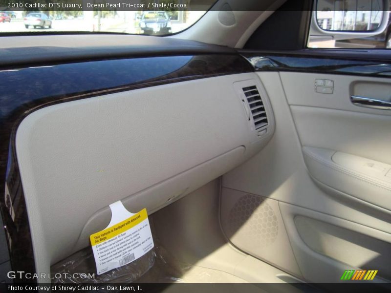 Ocean Pearl Tri-coat / Shale/Cocoa 2010 Cadillac DTS Luxury