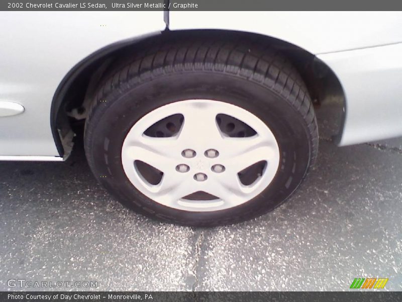 Ultra Silver Metallic / Graphite 2002 Chevrolet Cavalier LS Sedan