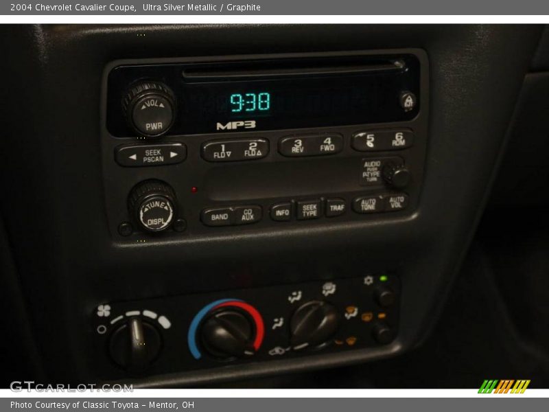 Ultra Silver Metallic / Graphite 2004 Chevrolet Cavalier Coupe