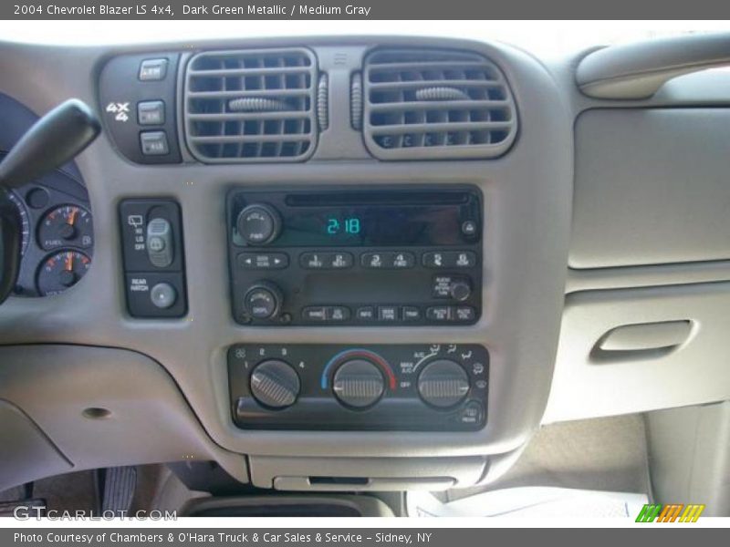 Dark Green Metallic / Medium Gray 2004 Chevrolet Blazer LS 4x4