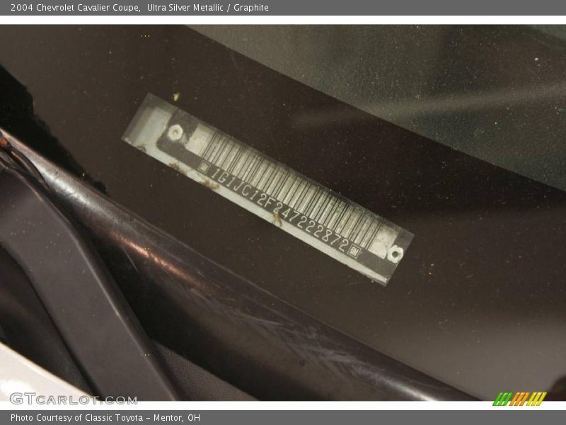 Ultra Silver Metallic / Graphite 2004 Chevrolet Cavalier Coupe