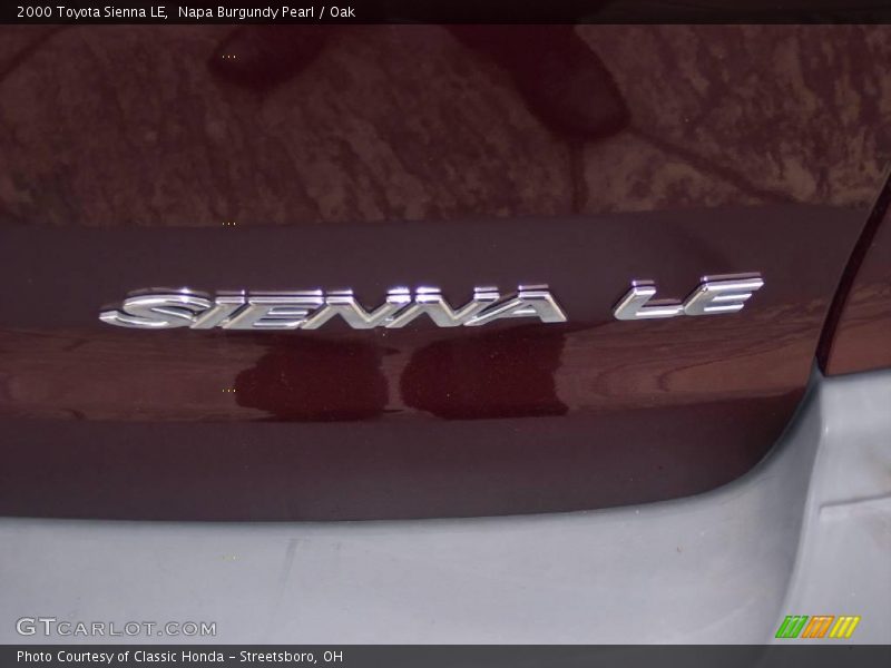 Napa Burgundy Pearl / Oak 2000 Toyota Sienna LE