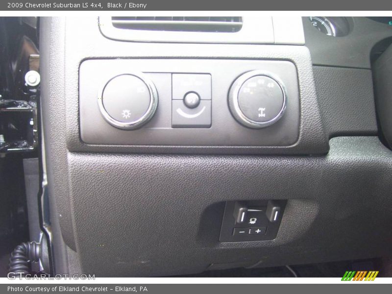 Black / Ebony 2009 Chevrolet Suburban LS 4x4