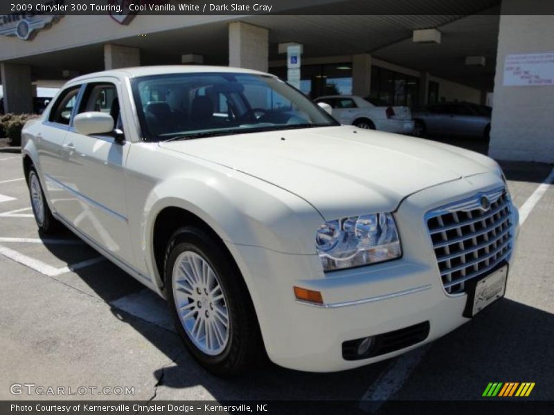 Cool Vanilla White / Dark Slate Gray 2009 Chrysler 300 Touring