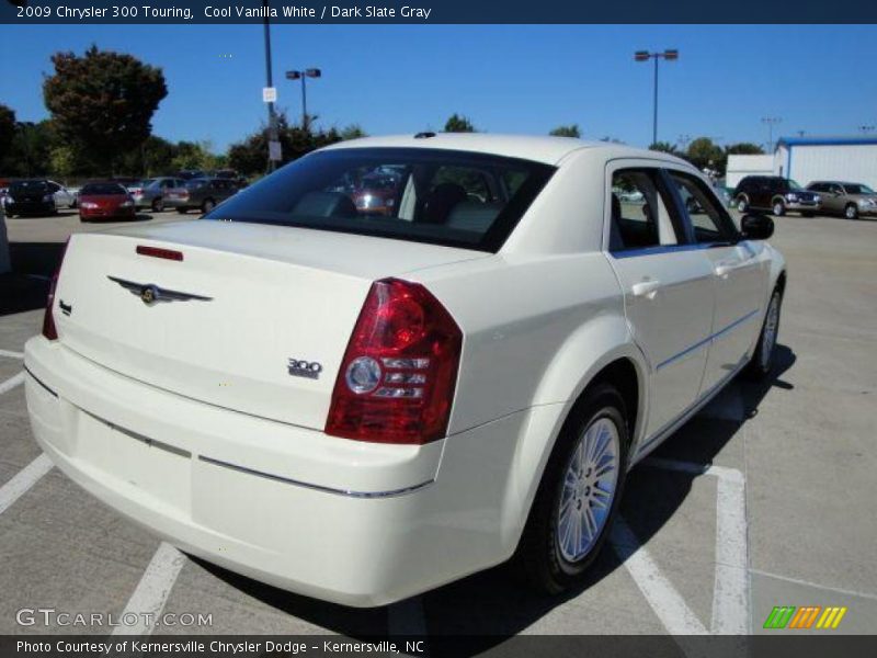 Cool Vanilla White / Dark Slate Gray 2009 Chrysler 300 Touring