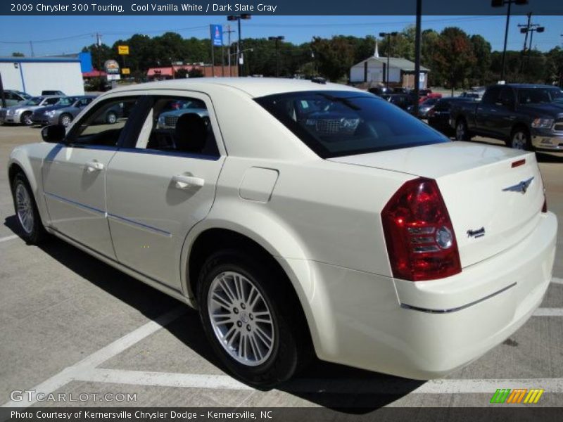 Cool Vanilla White / Dark Slate Gray 2009 Chrysler 300 Touring