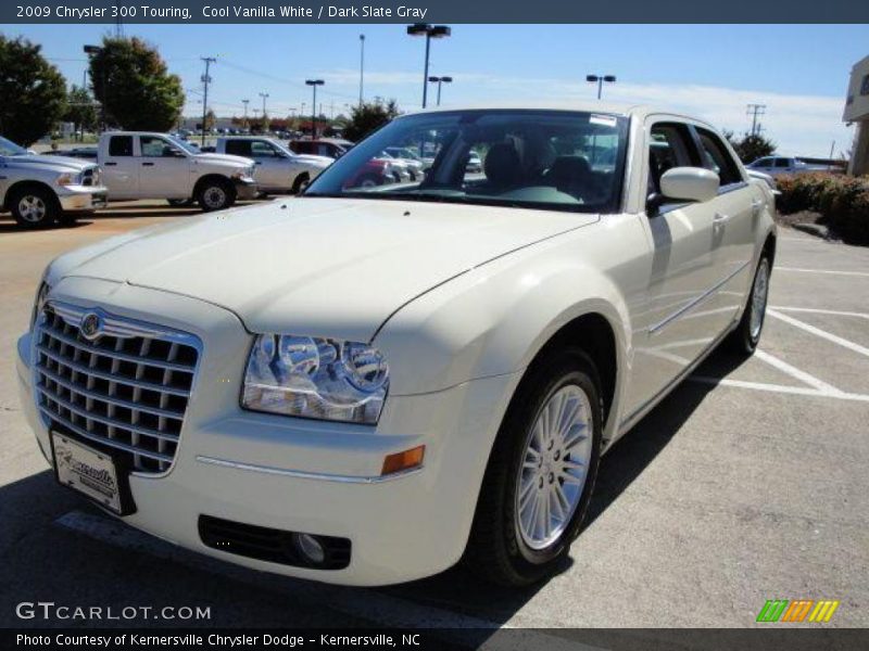 Cool Vanilla White / Dark Slate Gray 2009 Chrysler 300 Touring