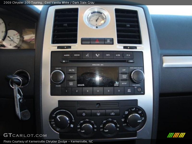 Cool Vanilla White / Dark Slate Gray 2009 Chrysler 300 Touring