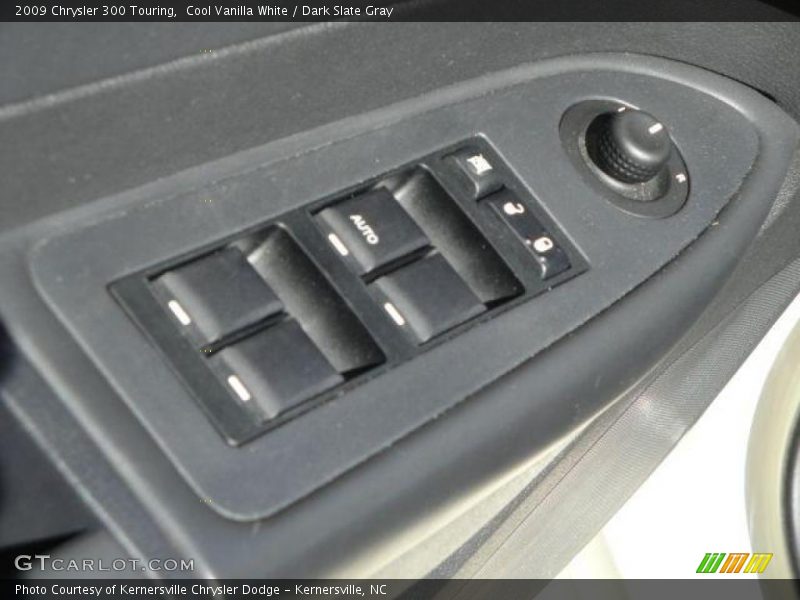 Cool Vanilla White / Dark Slate Gray 2009 Chrysler 300 Touring