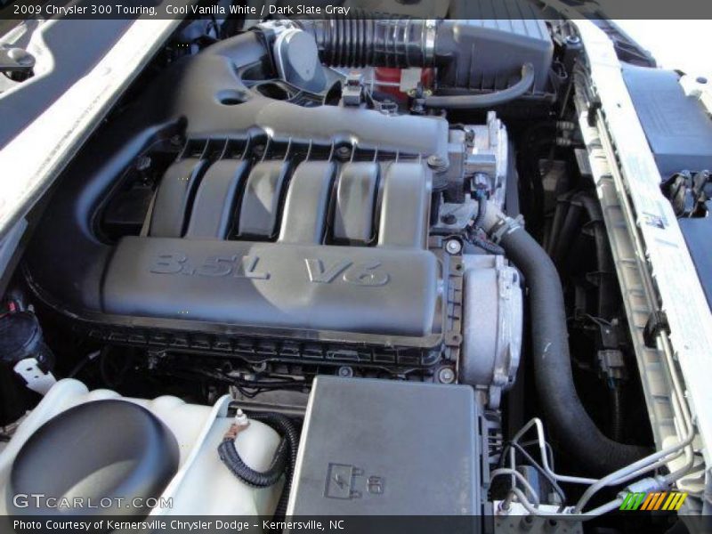 Cool Vanilla White / Dark Slate Gray 2009 Chrysler 300 Touring