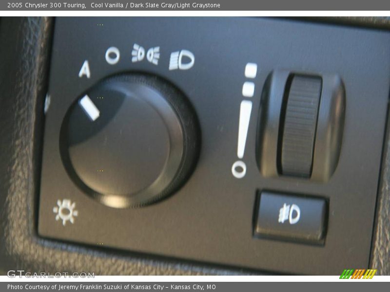 Cool Vanilla / Dark Slate Gray/Light Graystone 2005 Chrysler 300 Touring