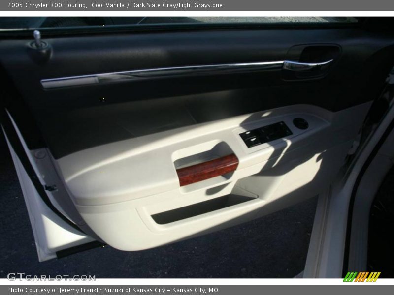 Cool Vanilla / Dark Slate Gray/Light Graystone 2005 Chrysler 300 Touring