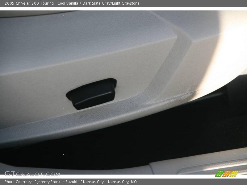 Cool Vanilla / Dark Slate Gray/Light Graystone 2005 Chrysler 300 Touring