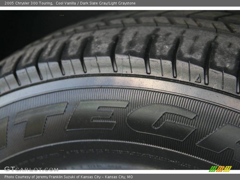 Cool Vanilla / Dark Slate Gray/Light Graystone 2005 Chrysler 300 Touring