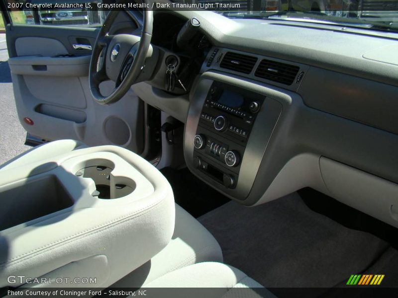 Graystone Metallic / Dark Titanium/Light Titanium 2007 Chevrolet Avalanche LS