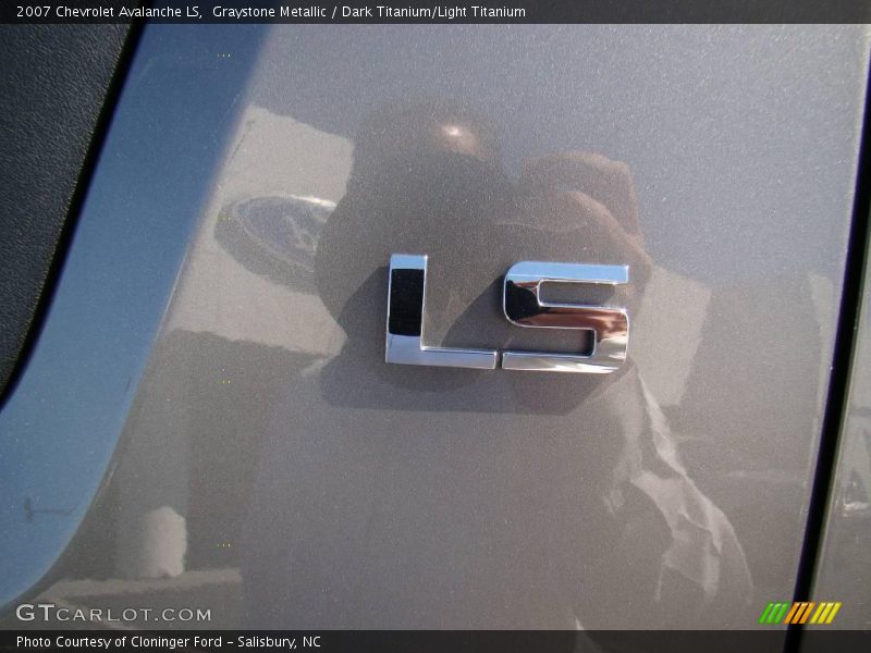 Graystone Metallic / Dark Titanium/Light Titanium 2007 Chevrolet Avalanche LS