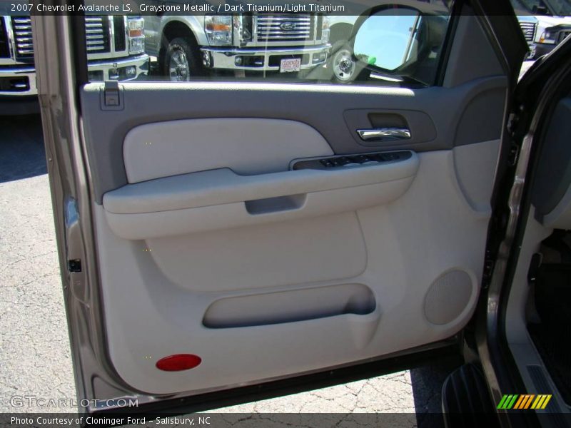 Graystone Metallic / Dark Titanium/Light Titanium 2007 Chevrolet Avalanche LS