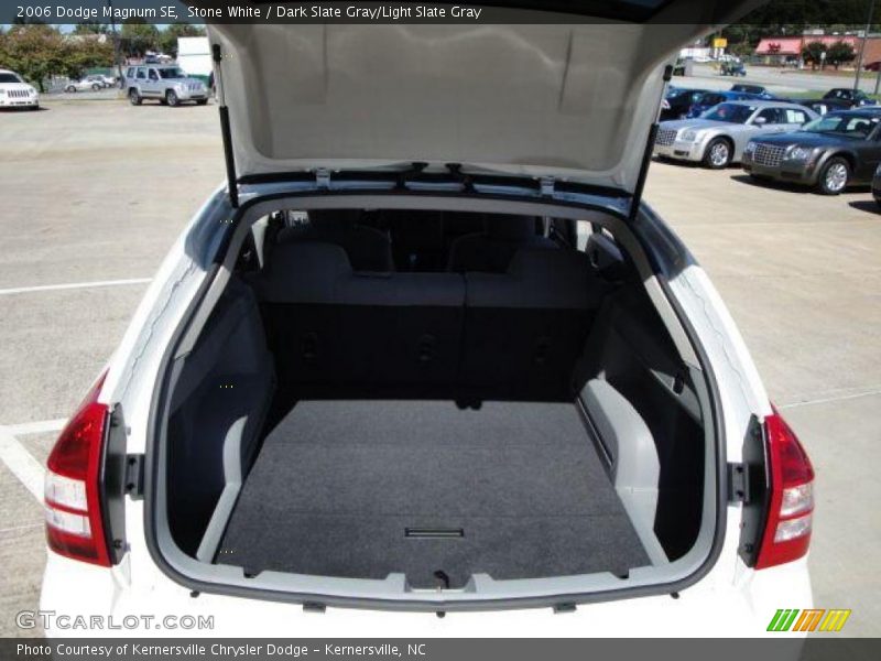 Stone White / Dark Slate Gray/Light Slate Gray 2006 Dodge Magnum SE
