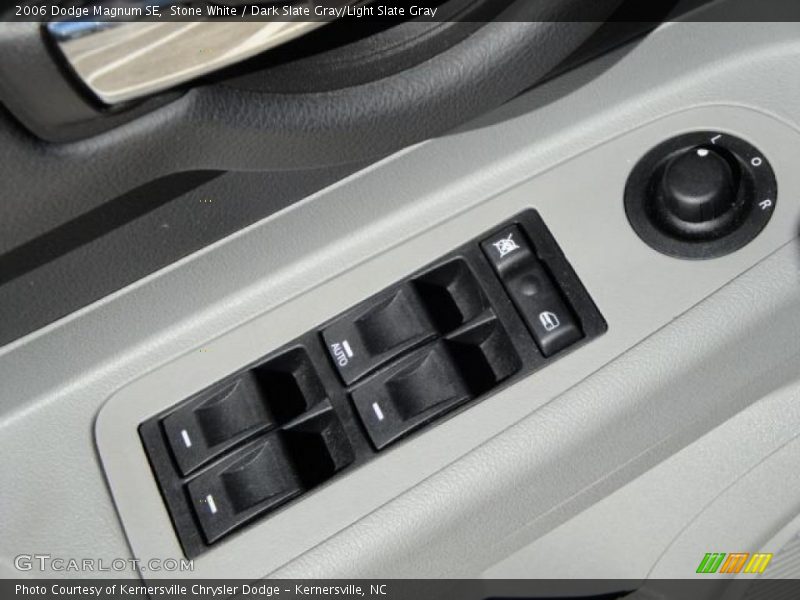 Stone White / Dark Slate Gray/Light Slate Gray 2006 Dodge Magnum SE