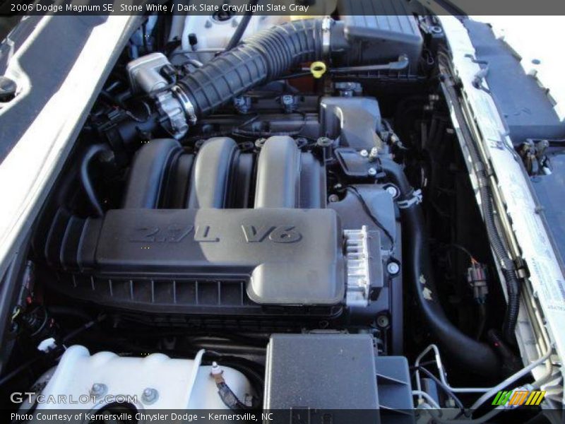Stone White / Dark Slate Gray/Light Slate Gray 2006 Dodge Magnum SE