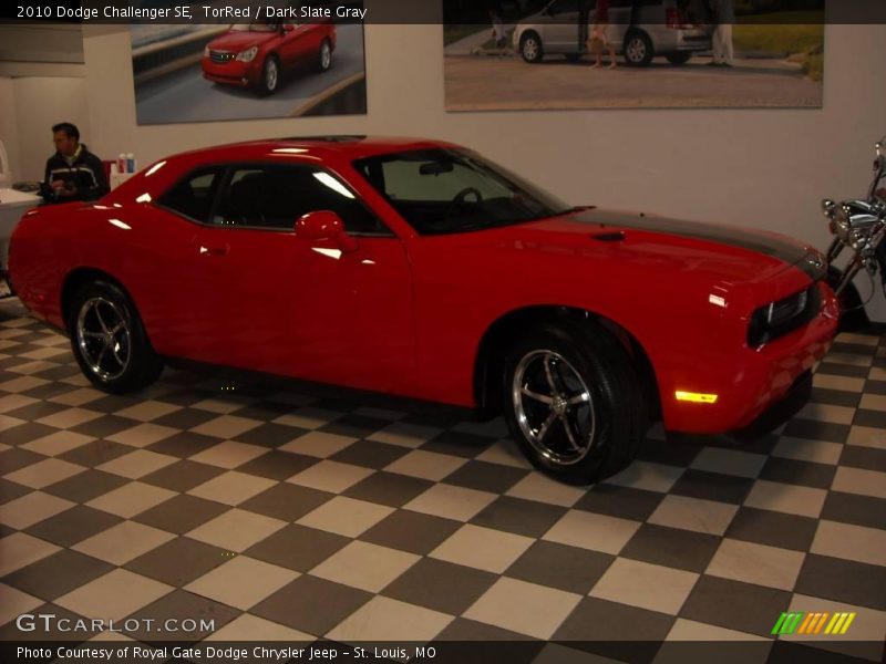 TorRed / Dark Slate Gray 2010 Dodge Challenger SE